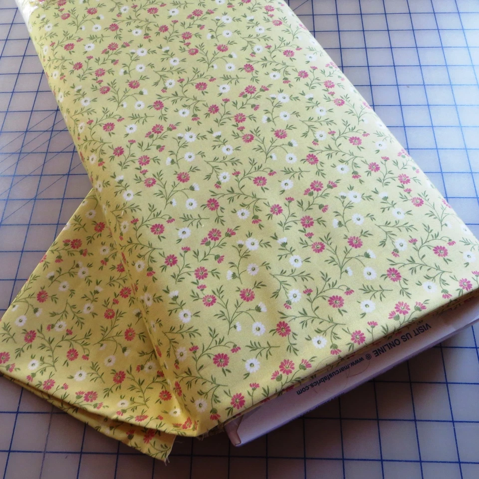 Patio ~ Tonos de Romance, Flores Amarillas Por Marcus $3.99 Envía CUALQUIER Cantidad Tela Foto 2 de 2