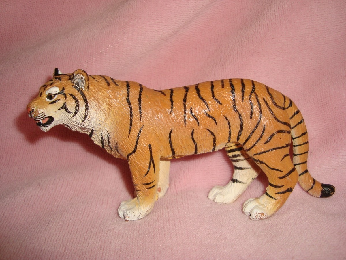 Safari Ltd Bengal Tiger Plastic Figure 2.75