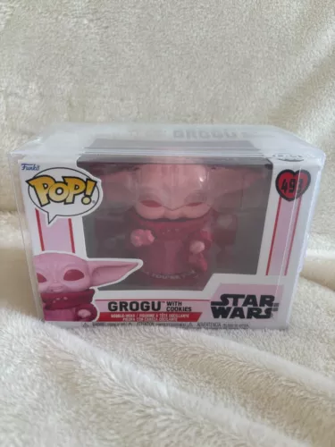 FUNKO POP WITH PROTCTOR GROGU WITH COOKIES 493 STAR WARS 