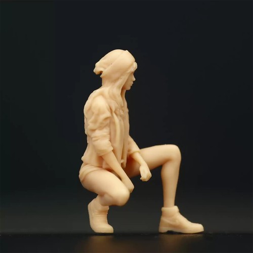 1:64 1:43 Cool Girl Miniature Figure Model Scene Props For Cars Vehicles - Picture 3 of 9