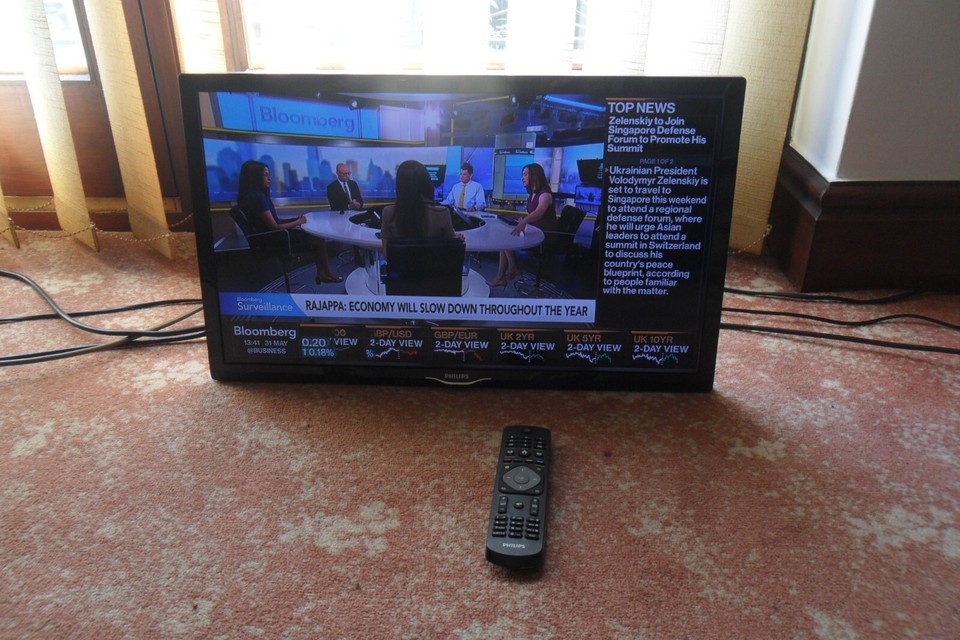 24 Philips TV 24PHS4304/12, 240V all accessories Boxed eBay