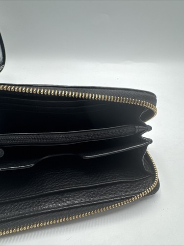 Portafoglio Michael Kors in pelle nera con borchie e zip e polso ferramenta oro - Foto 4 di 6