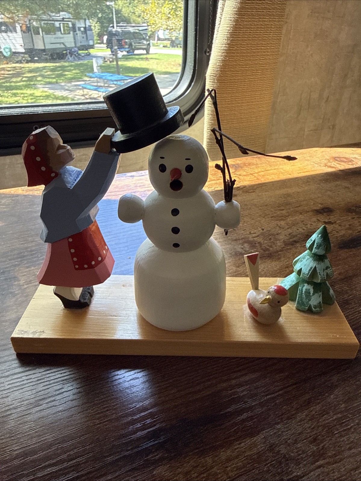 Erzgebirge Winter Scene Girl With The Snowman~Bird~Tree 7"x5"x2"