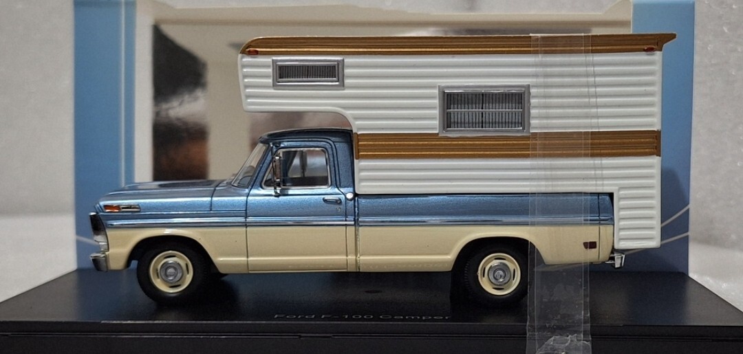 Ford F-100 キャンピングトレーラー付き Ford F-100 キャンピング