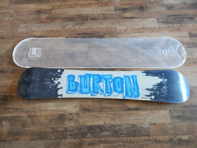 BURTON Indie 155 Snowboard 61 inches Black/Blue Graphics + BURTON Indie 155 Snowboard 61 inches Black/Blue Graphics +