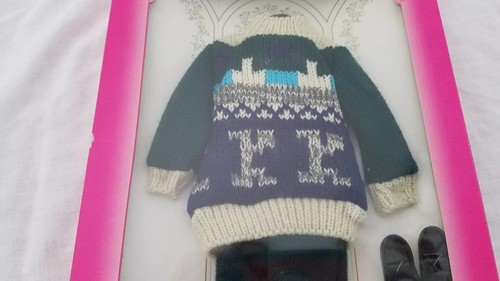 1995 Fashion Avenue Barbie Ken Doll Green KNIT Sweater Outfit Mattel 14676 NRFB - Imagen 2 de 6