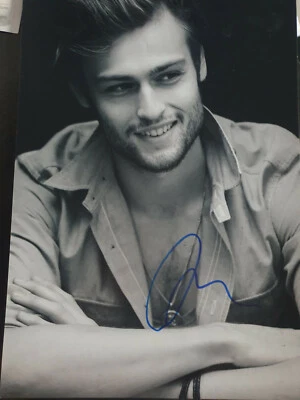 Douglas Booth 20x30 Autogramm(autograph) Shooting Motiv OHNE COA - Bild 1 von 2