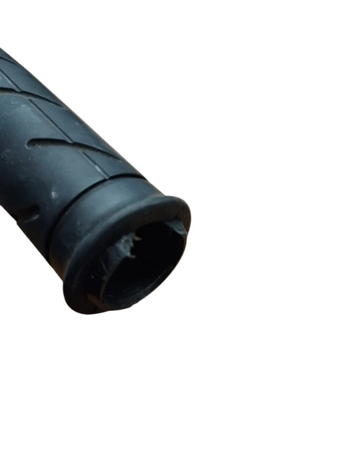 Right Throttle Grip With Damage Suzuki GSXR 750 K8 2008 5711021H02000 - Image 2 of 4