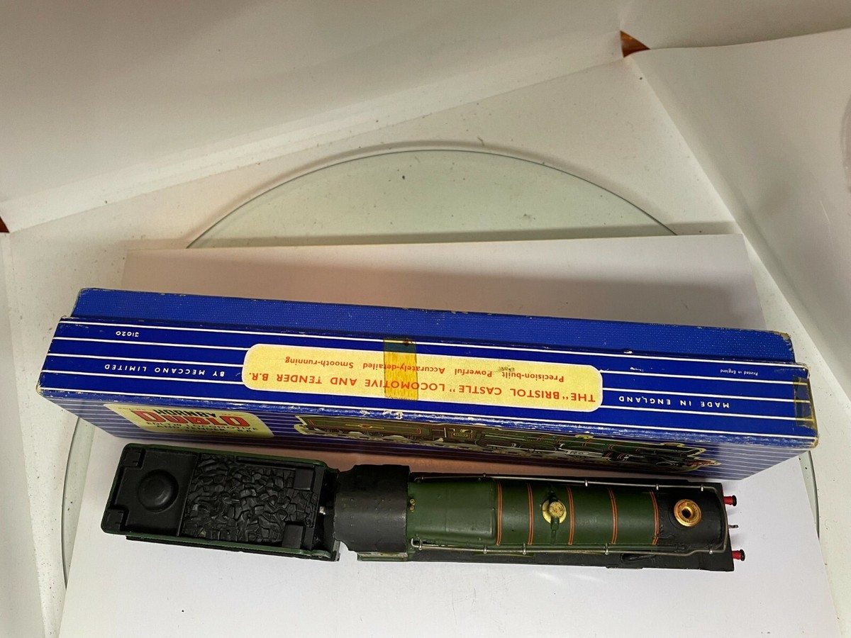 Servicing a 3 rail Hornby Dublo 7037 Swindon Castle locomotive