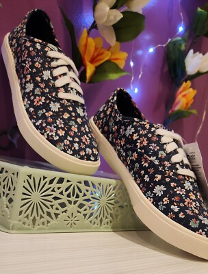 Time and Tru Floral Design Lace Up Casual Memory Foam Shoes. Women's Size 9 