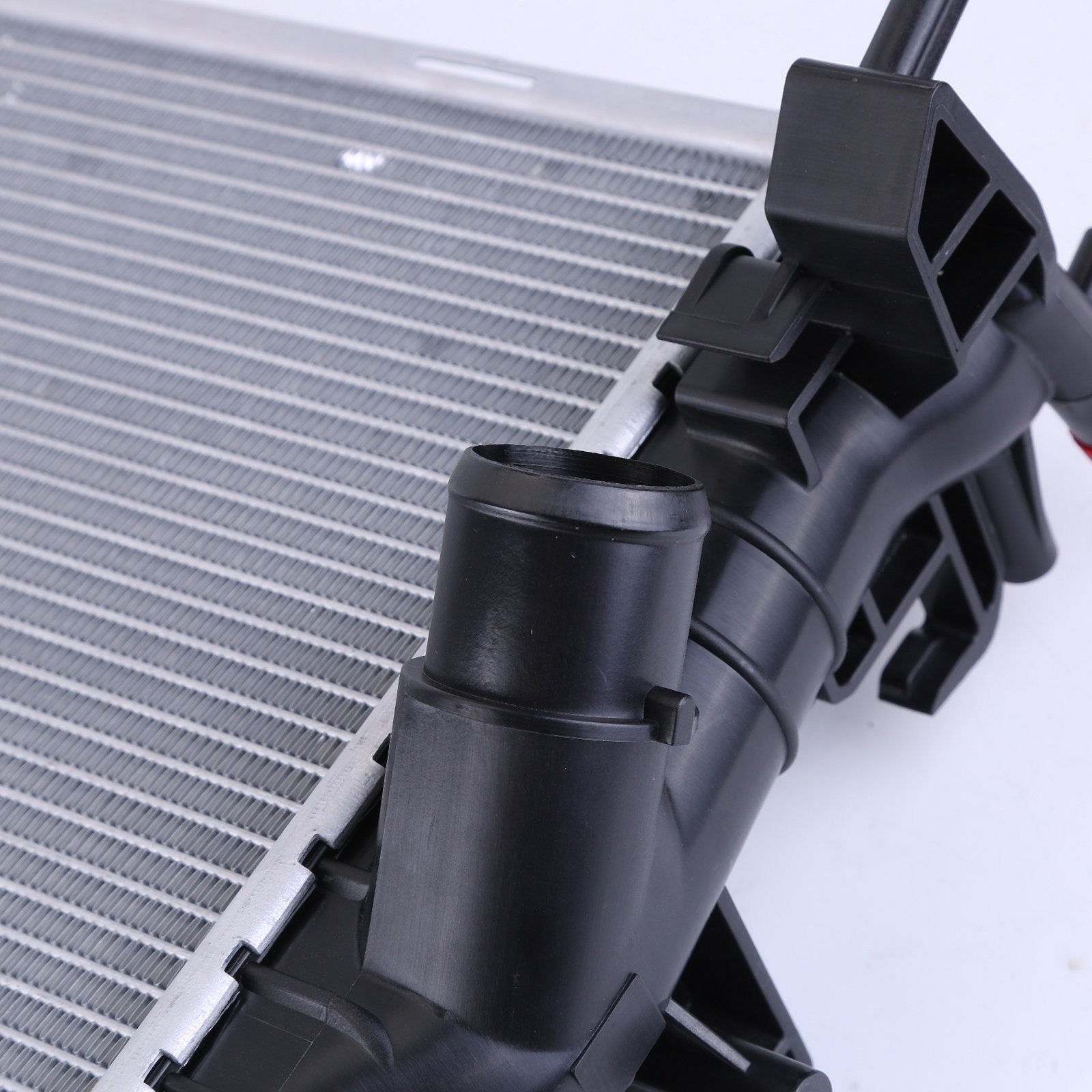 670109996 Water Radiator For Maserati Ghibli Levante Quattroporte 2014-2020 US