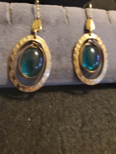 LADIES PIERCED FROM FORMER CLIP EARRINGS GORGEOUS EMERALD GREEN CABACHONS GOLD T