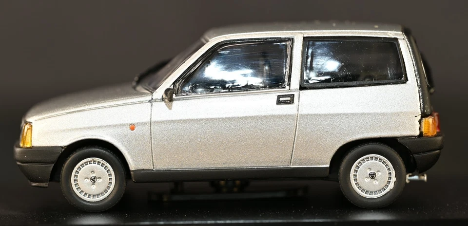 1985 Autobianchi Y 10 silver 1:43 Diecast Starline Models in box - Image 2 of 4