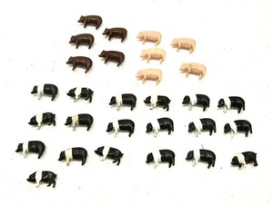 Lot of 19 HO Scale Hampshire Pigs and 10 Farm Pigs (Total 29)