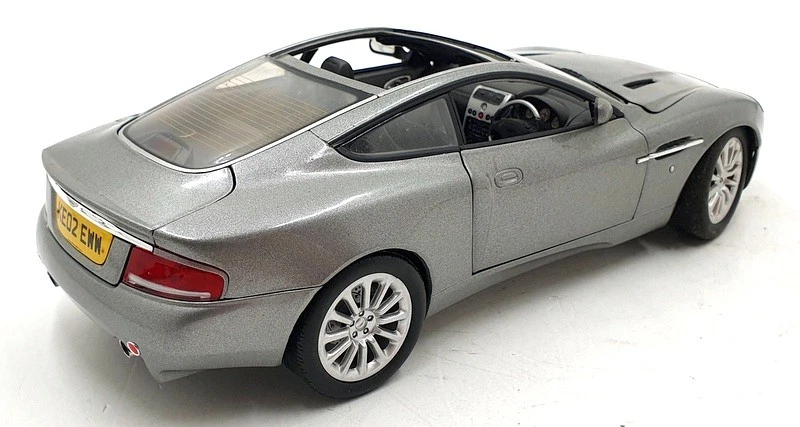 Beanstalk 1/18 Scale Diecast 14525F - Aston Martin V12 Vanquish - Met Grey - Image 3 of 4