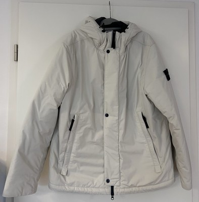 Ungetragene und neue Stone Island Winterjacke in weiß und Größe L