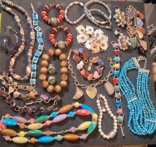 Mixed Variety Of Vintage Gold Silver Precious Stone & Glass Costume Jewelry