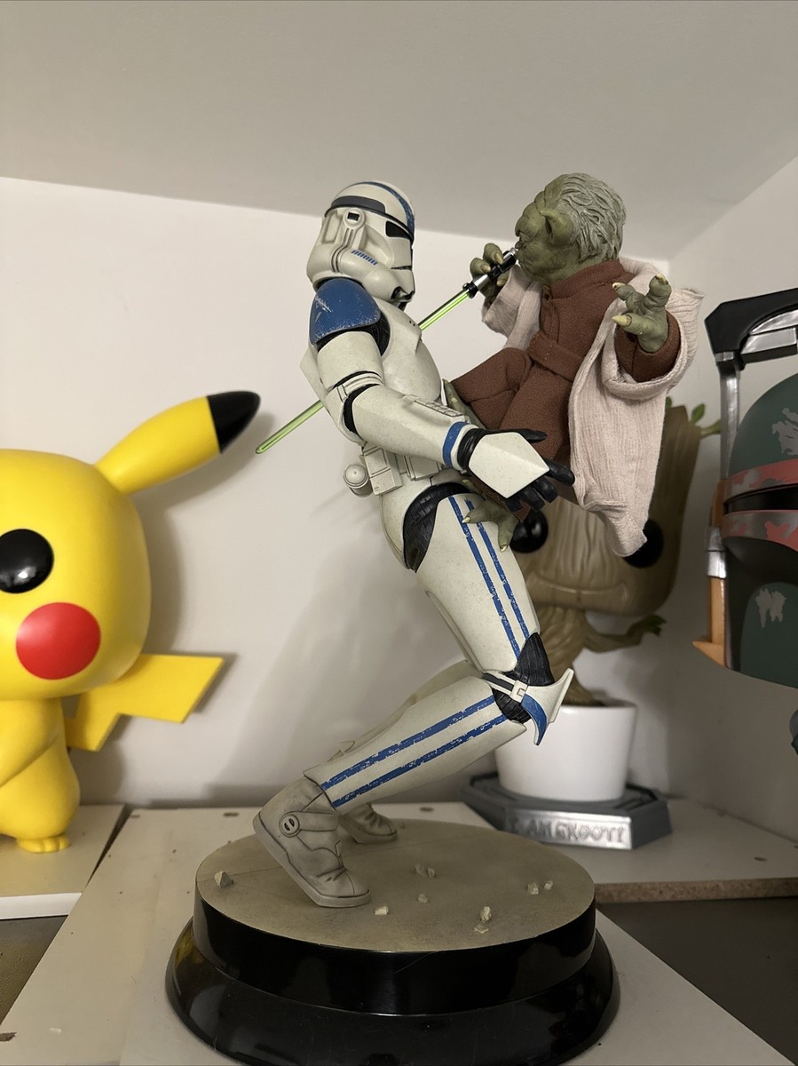 Yoda & Clone Trooper Sideshow Star Wars Premium Format Figure