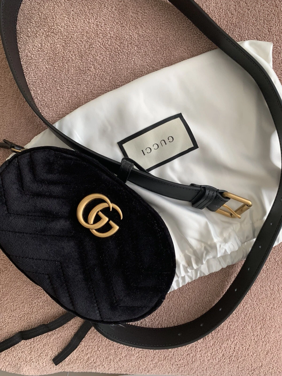 Sac Gucci authentique sac ceinture velours noir neuf avec sac poussière