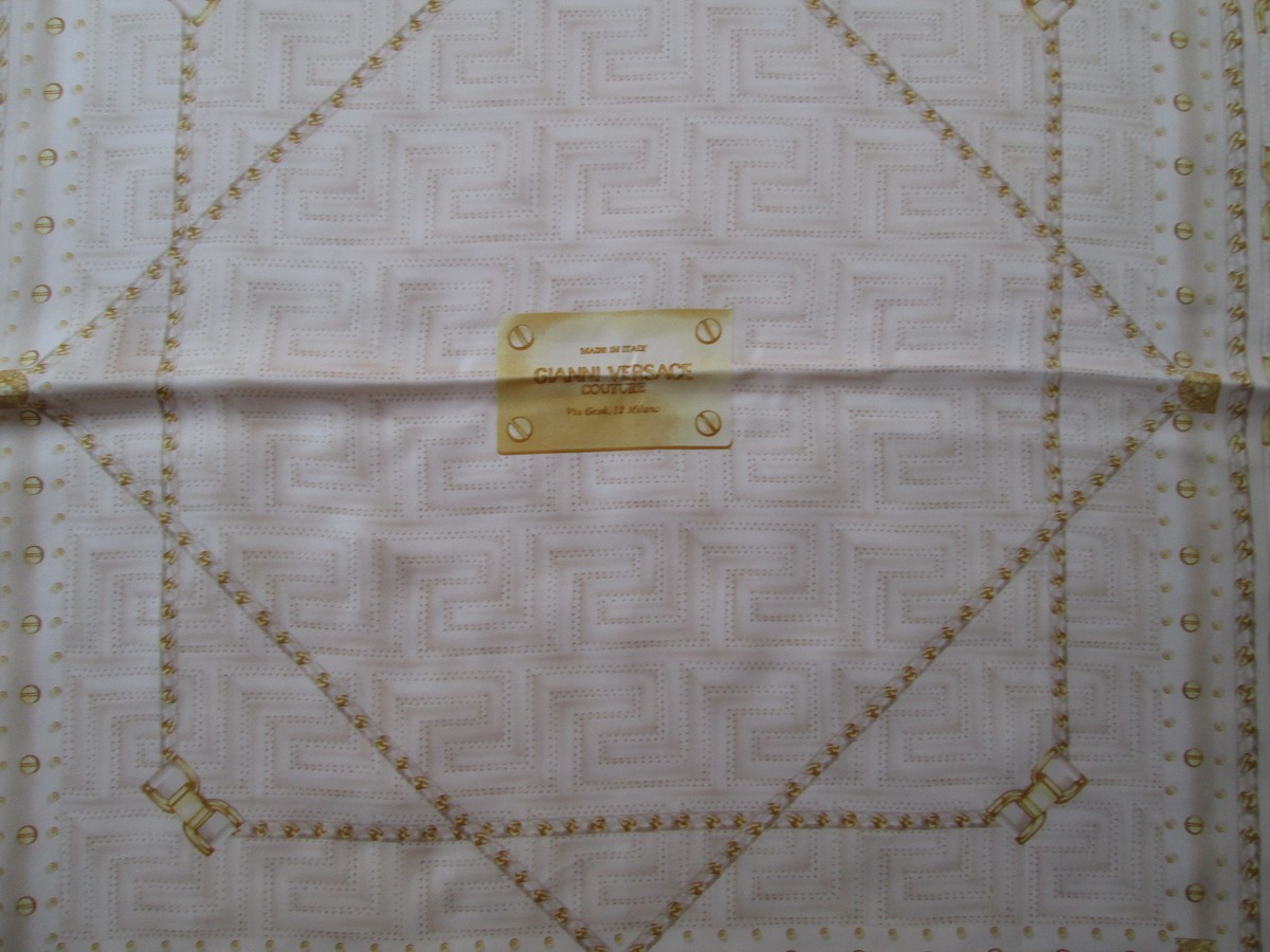 Foulard Carré Vintage Gianni Versace En Soie Mousseline - Dimensions 89x86 Cm, Noir, Occasion