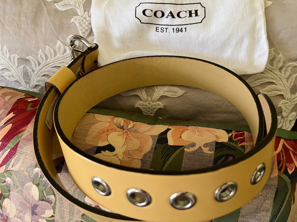 💕NWT COACH LADIES BELT/ACCESORIES YELLOW, SIZE SMALL BELT W/SOLID