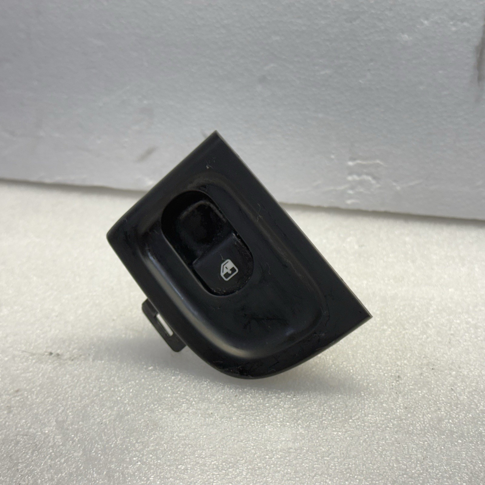 03-13 Maserati Quattroporte M139 Rear Right Side Window Switch Control OEM