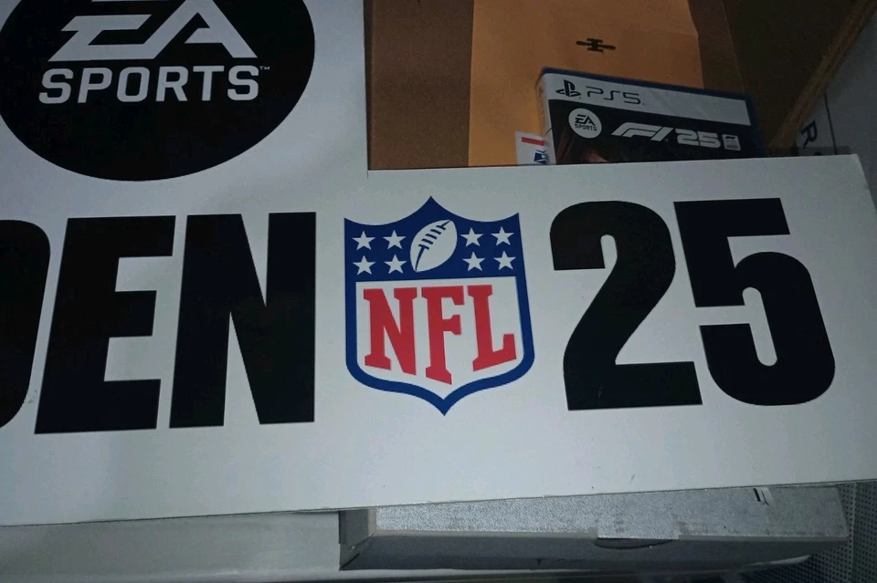 Letrero de lanzamiento oficial de evento Madden 25 artes electrónicas + póster promocional envío rápido ✅ Foto 2 de 4