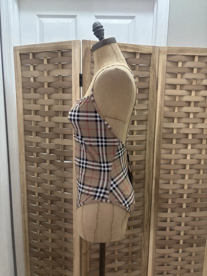 traje de baño burberry de una pieza Foto 4 de 4