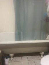 Antique Claw Foot Bath Tub Cast Iron Vintage with Claw feet. LOCAL PICK UP ONLY.