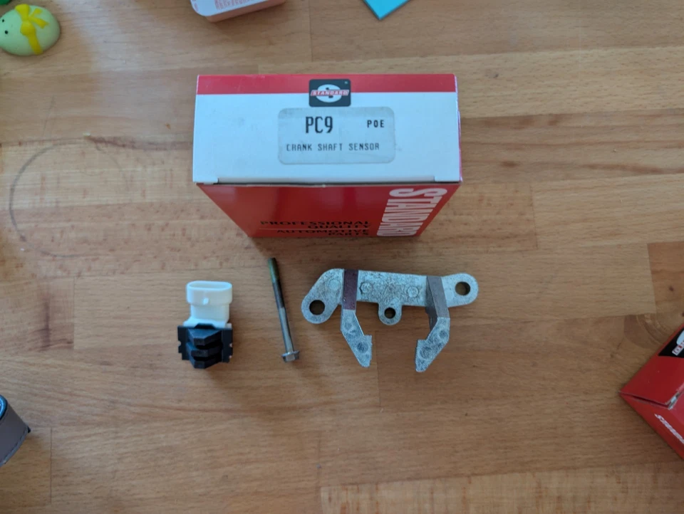 Sensor de posición del cigüeñal del motor PC9 Standard Motor Products Foto 2 de 2