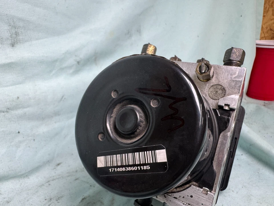 2008 Nissan Xterra 4x4 ABS Anti Lock Brake Pump Module Assembly 47660 ZS41C - Image 4 of 4