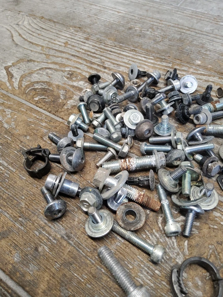 Yamaha FZ-09 FZ09 MT-09 MT09 2014 14-17 varios pernos varios tornillos tuercas Foto 2 de 4