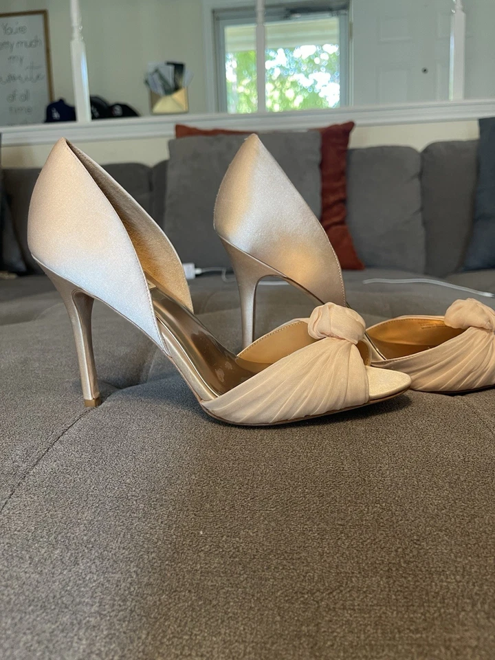 Badgley Mischka Ivory Satin Peep Toe Heels Women’s 9 - Image 3 of 4