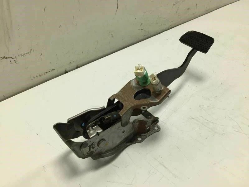 Conjunto de pedal de freno Honda Insight Hybrid Base 2010 2014 de fábrica Foto 3 de 4