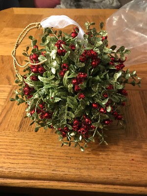 Christmas Large Mistletoe-Very Nice -ships n 24 hours