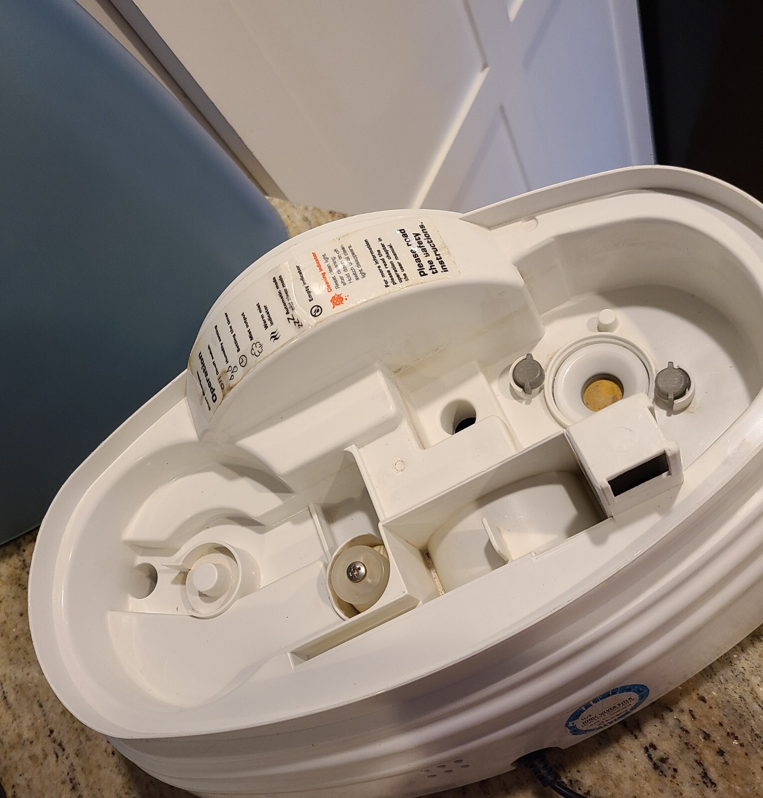 Lot of 3 AirOSwiss 7135 Humidifiers & 2 Filters **READ Need Cleaning