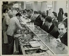 1959 Press Photo Customers line counter at the Hero Boy store of Manganaro's, NY