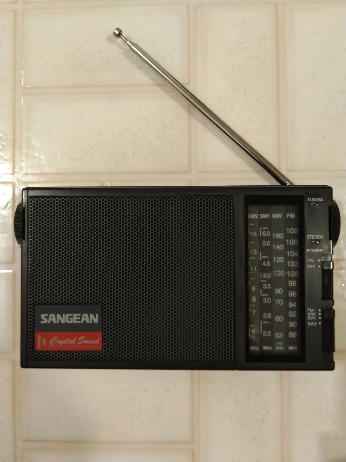 MINT CONDITION LATE 1980s SANGEAN SG-702A MW (AM) FM SW 1 SW 2 SHORTWAVE RADIO
