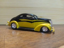 1998 Racig champions  Hot Rod  issue  # 118  '37 Ford coup.