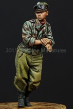 ALPINE MINIATURES 1:35 SET 35145 WWII GERMAN WSS AFV CREW LEANING 1 FIGURE 