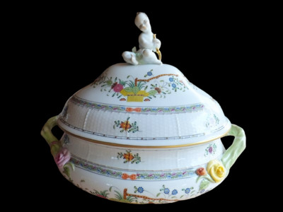 Seltene Prunk-Terrine mit Putto 5 Liter Herend Indian Basket Multicolor  1/FD