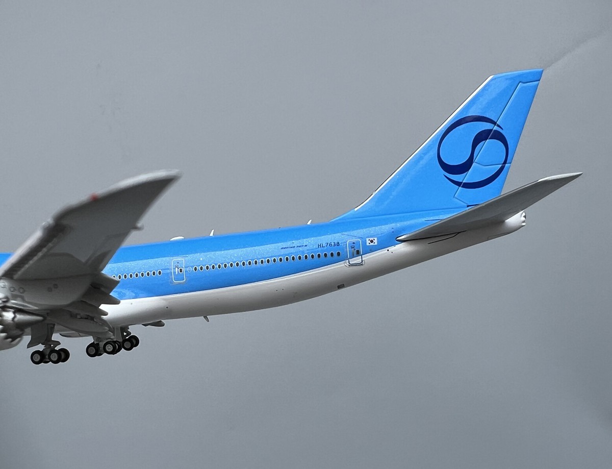 大韓航空 B747-8i 新塗装 HL7638 HX Models 1/400 s-l1600.jpg