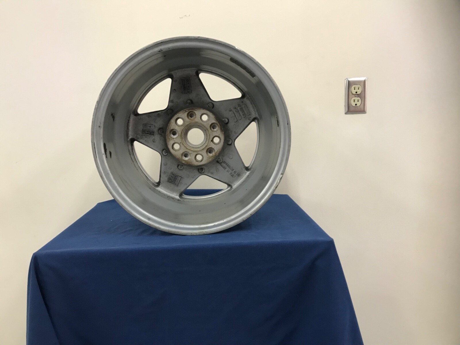 Silver Ferrari 328  OEM  front wheel made by speed line 16inx7in