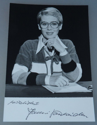 Autogramm Tänzerin Schauspielerin und Fernsehansagerin Hanni Vanhaiden (109587)