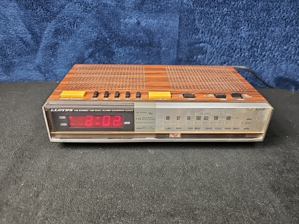 VINTAGE LLOYD'S FM STEREO / AM DUAL ALARM CALENDAR CLOCK - J 259