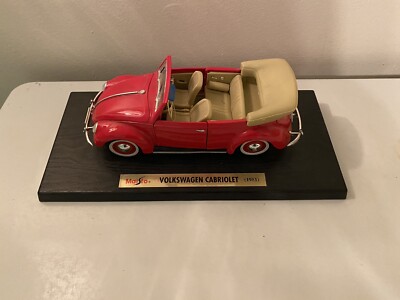 Maisto 1:18 VW Volkswagen Beetle Cabriolet 1951 Diecast Red