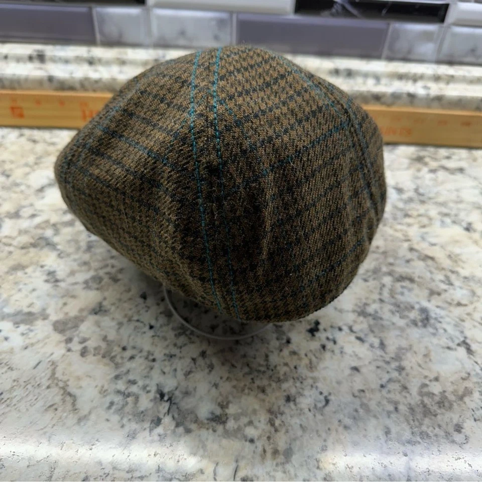 Men’s XLarge Fitted Goorin Brothers Plaid Acrylic Wool Blend Flat Cap Driver Hat - Image 4 of 4