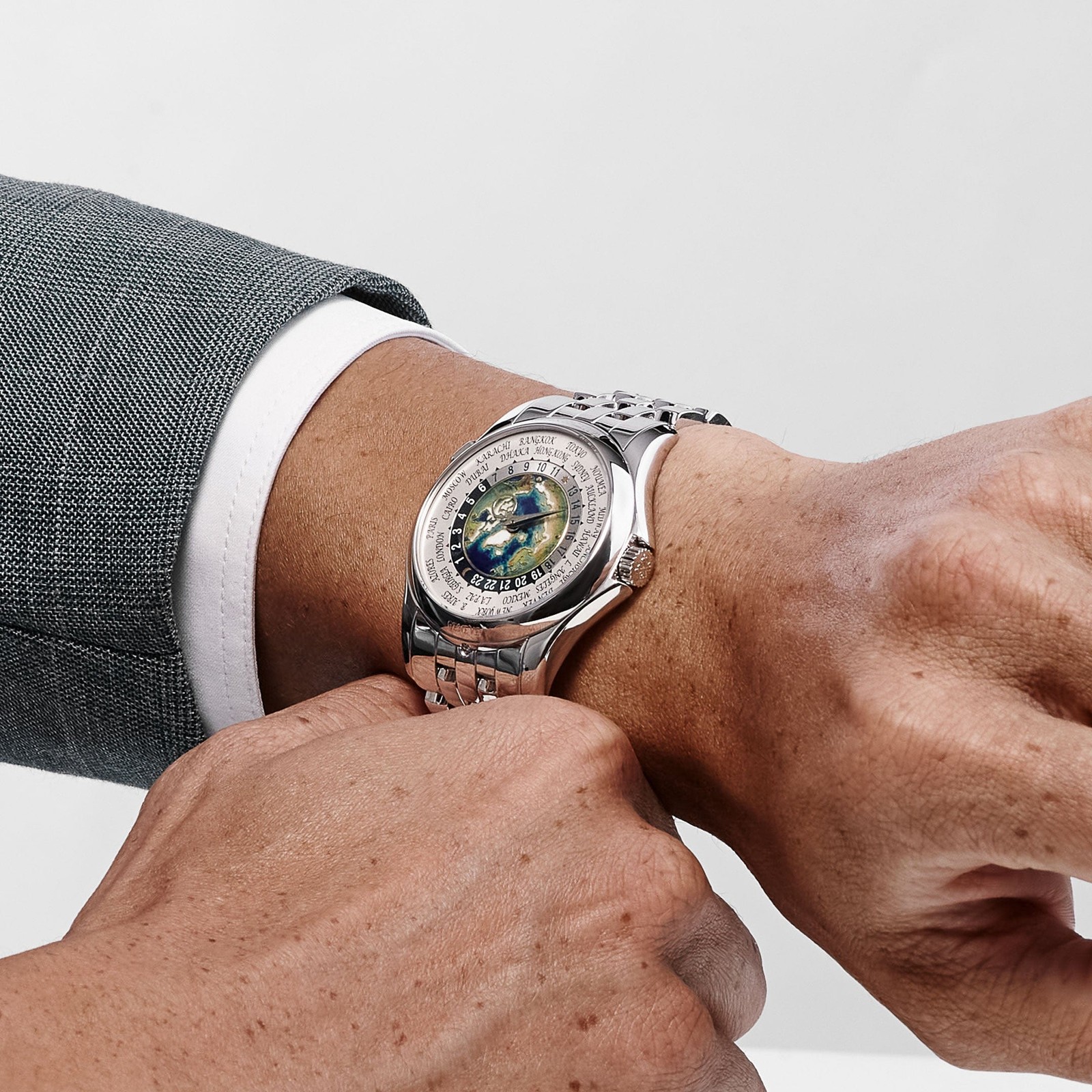 Patek Philippe Complications 5131/1P-001 World Time Platinum (2019) image 2