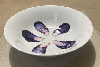 Richard Bramble für Jersey Keramik Muscheln Design 25 cm Durchmesser Servierschale.