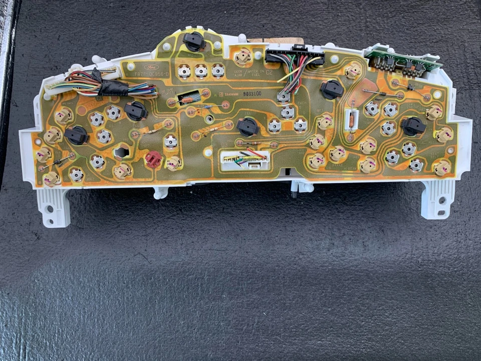 *Speedometer Cluster 2000 & 01 Ford Explorer / Mercury Mountaineer 200,039 Miles - image 2 of 4